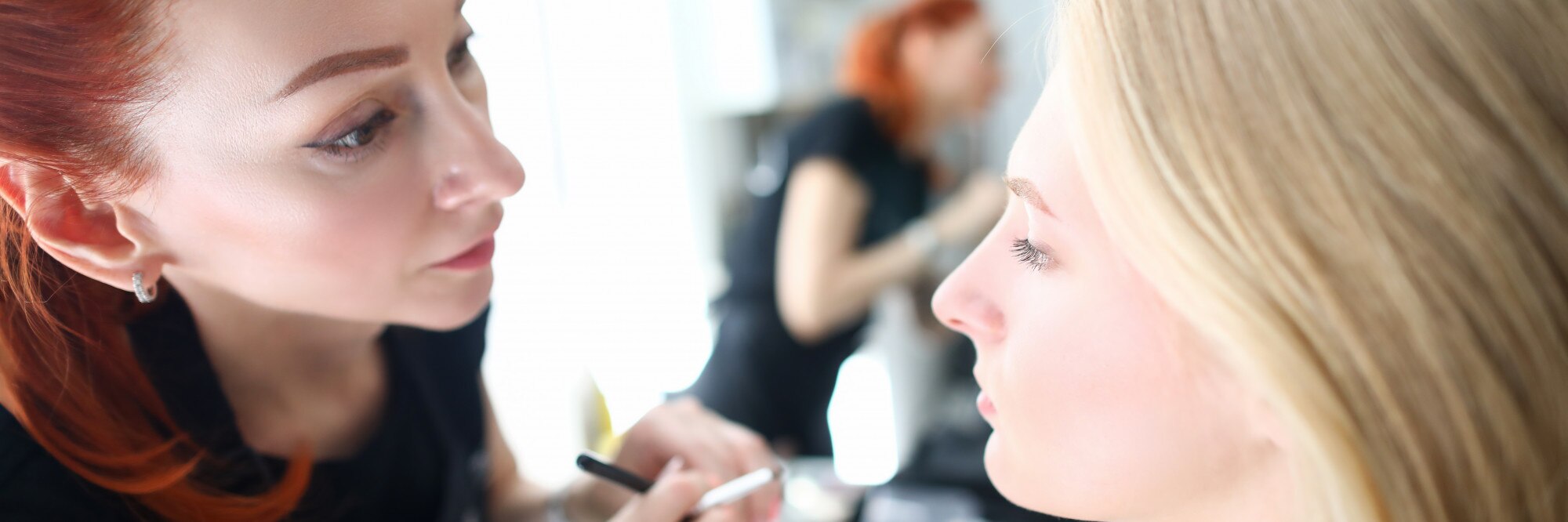 beauty salon service stylish applying makeup 151013 12377